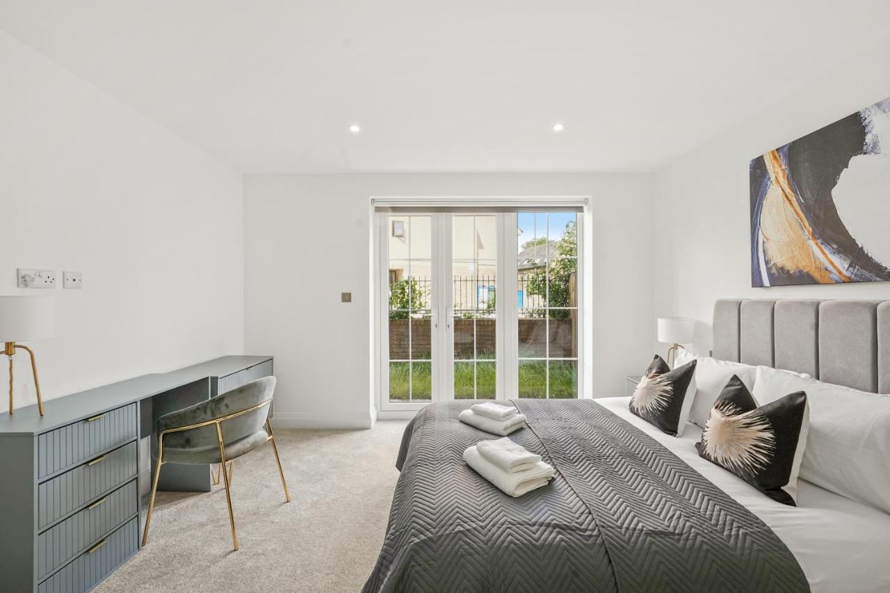 Drake House Apt 3 In Staines - Free Parking - Heathrow - Thorpe Park Exterior photo